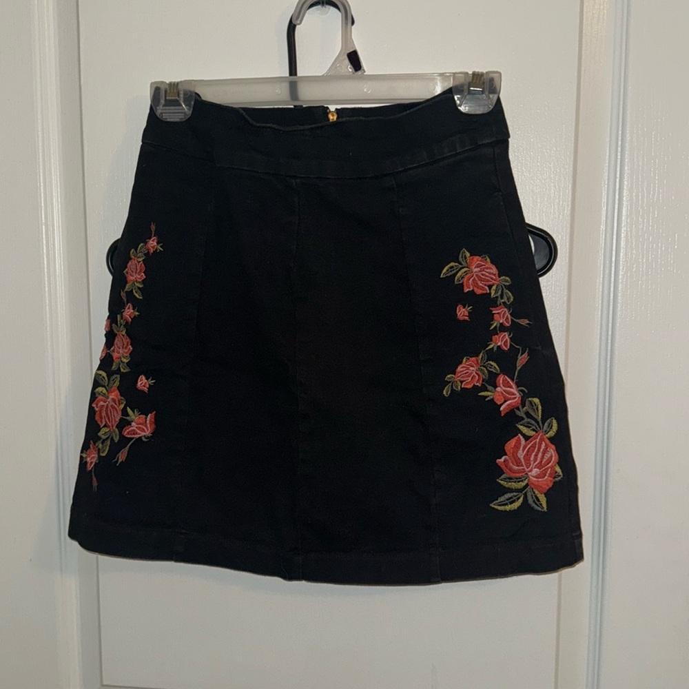 UmGee high-waisted mini skirt black with floral pattern, Size M